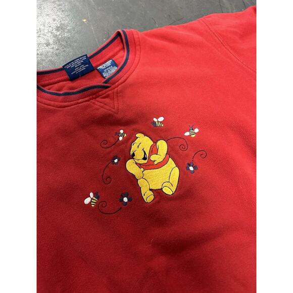 Vintage 90’s Winnie The Pooh Sweatshirt Playing With Bees Disney Size Large Red - Picture 2 of 7